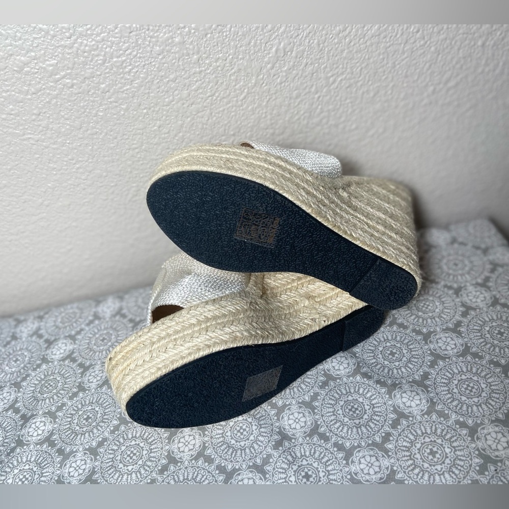 Shuzumiao~Neutral~High Platform~Espadrille~Wedge~
Sandal~Circle Detail~Size 8.5 - Picture 13 of 14